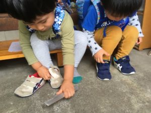 子どもが靴を左右反対に履く理由 そして解決方法は みやざき足育センター