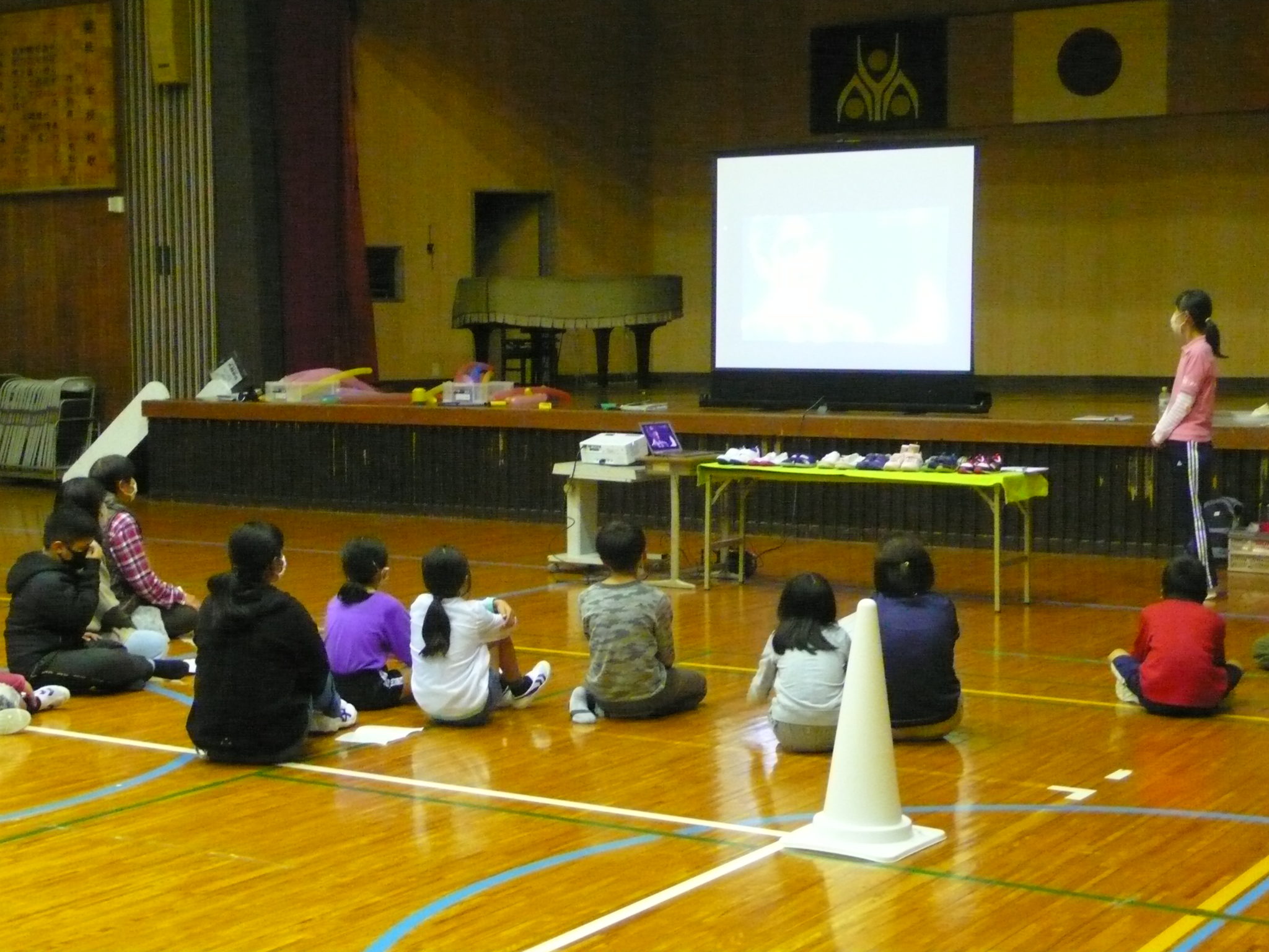 綾小学校家庭教育学級にて「足育オリンピック」 みやざき足育センター